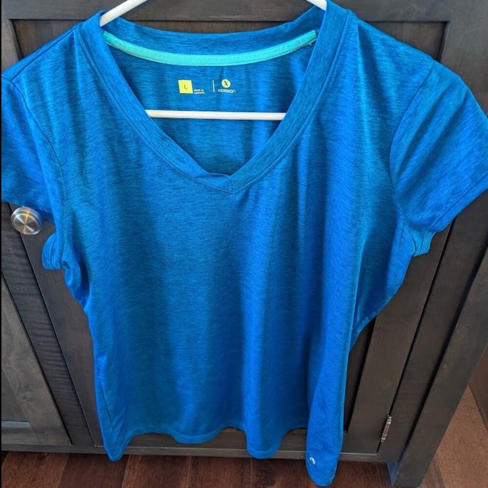 Xersion Women’s V-Neck Active Tee - Size L